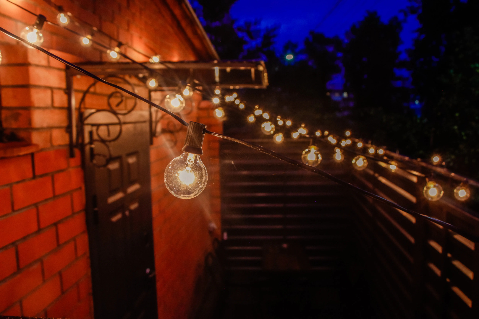 Частный дом у Парка в Центре Города с Мангальной Зоной