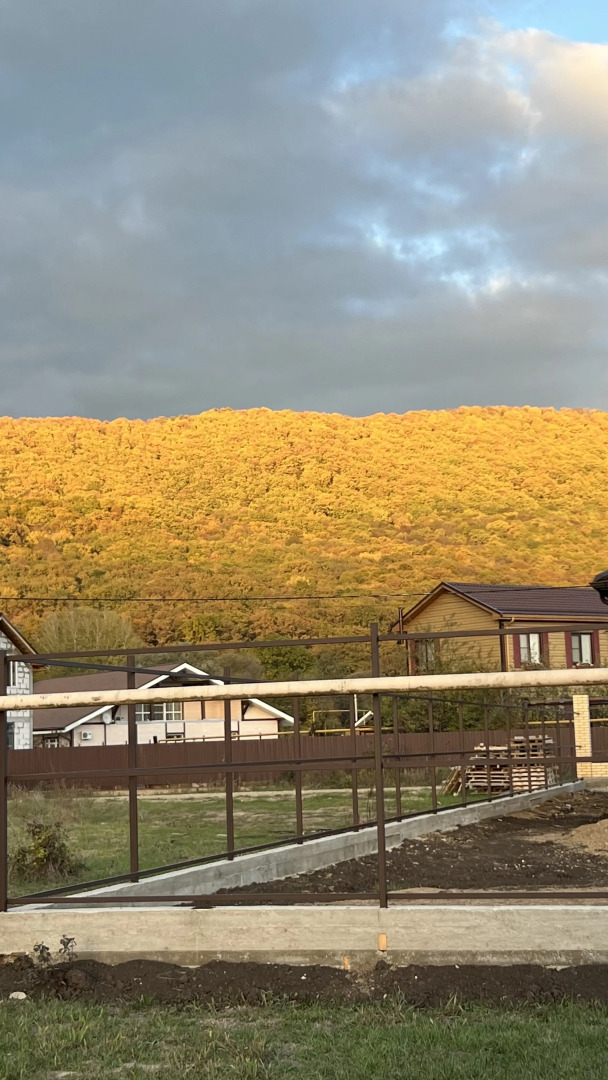 Частный дом У реки в горах