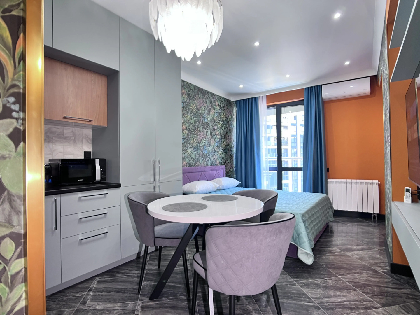 Апартаменты студия с балконом в центре Сочи