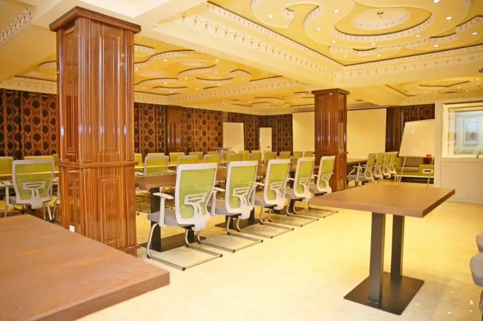 Отель Атлас