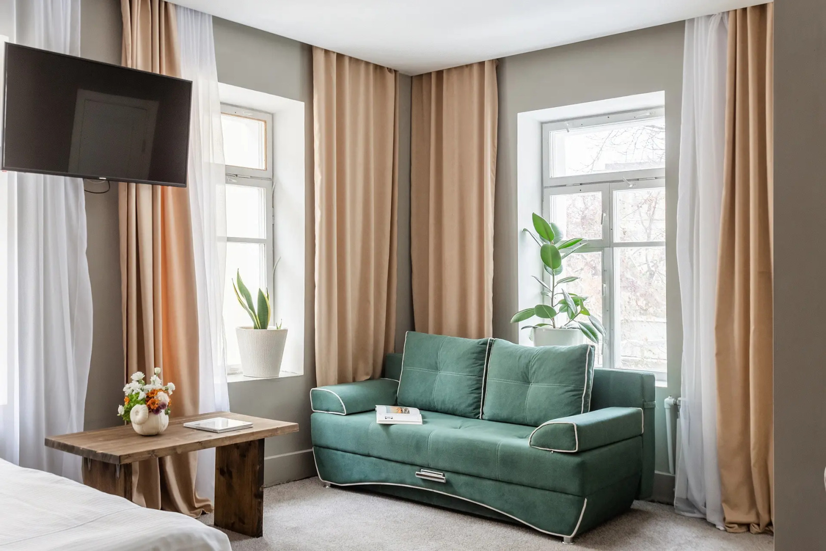 Отель Тихонов