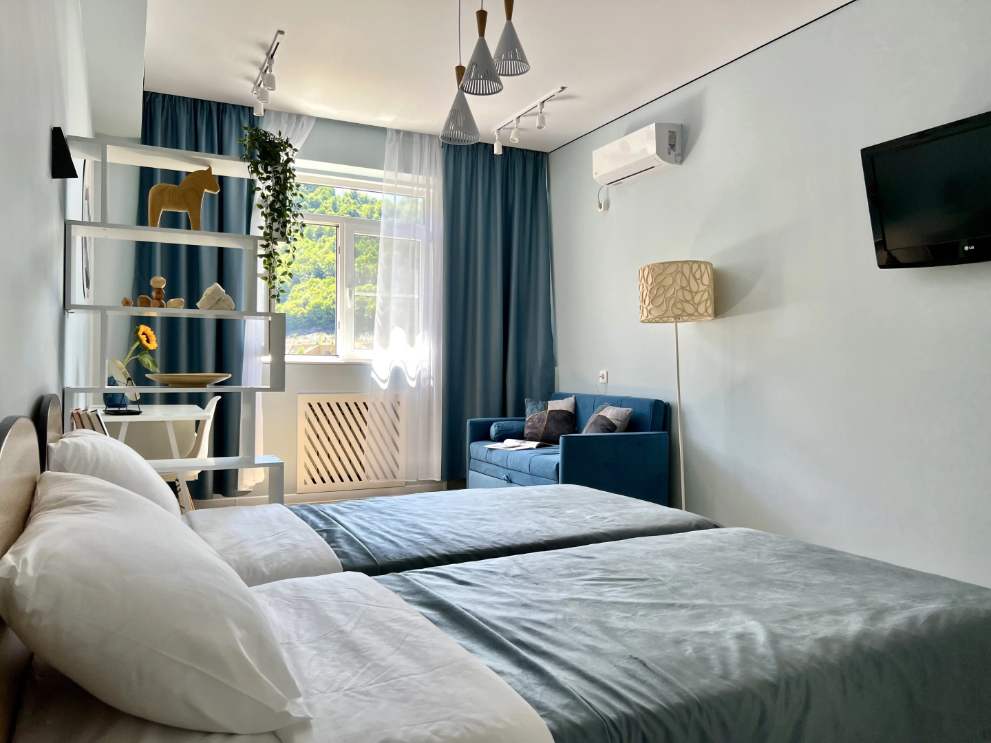 Квартира 65 м удобная для семьи напротив Казино с видом на горы