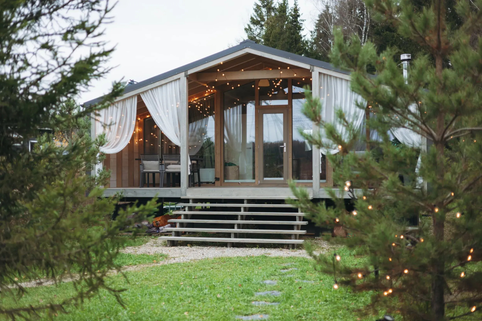 Частный дом с баней бочкой у воды и леса