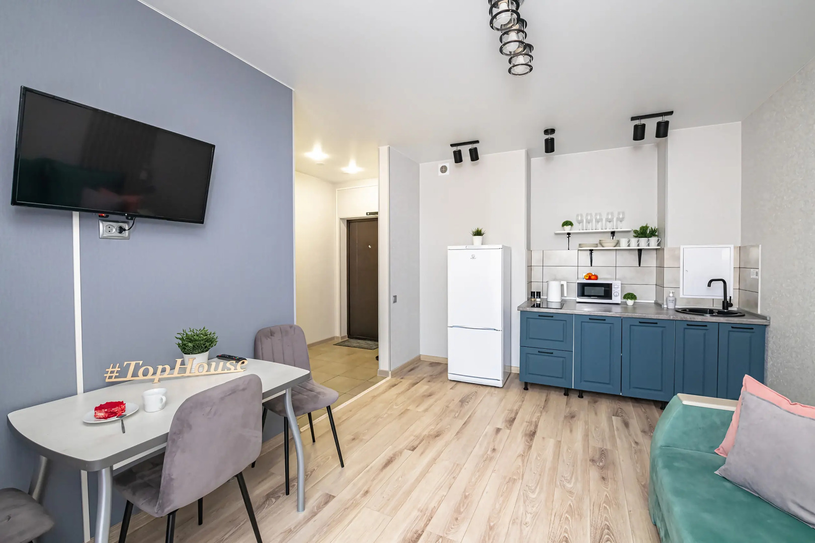 Апартаменты TopHouse на Нейбута  2А к4