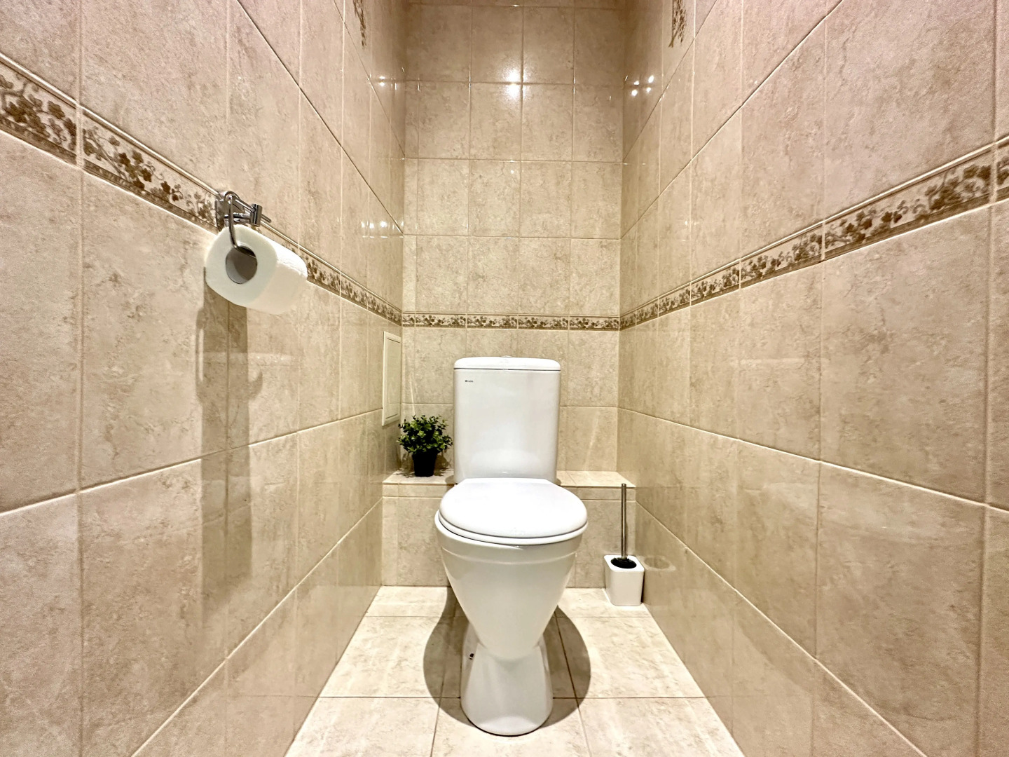 Сакура рядом ТЦ Кристалл