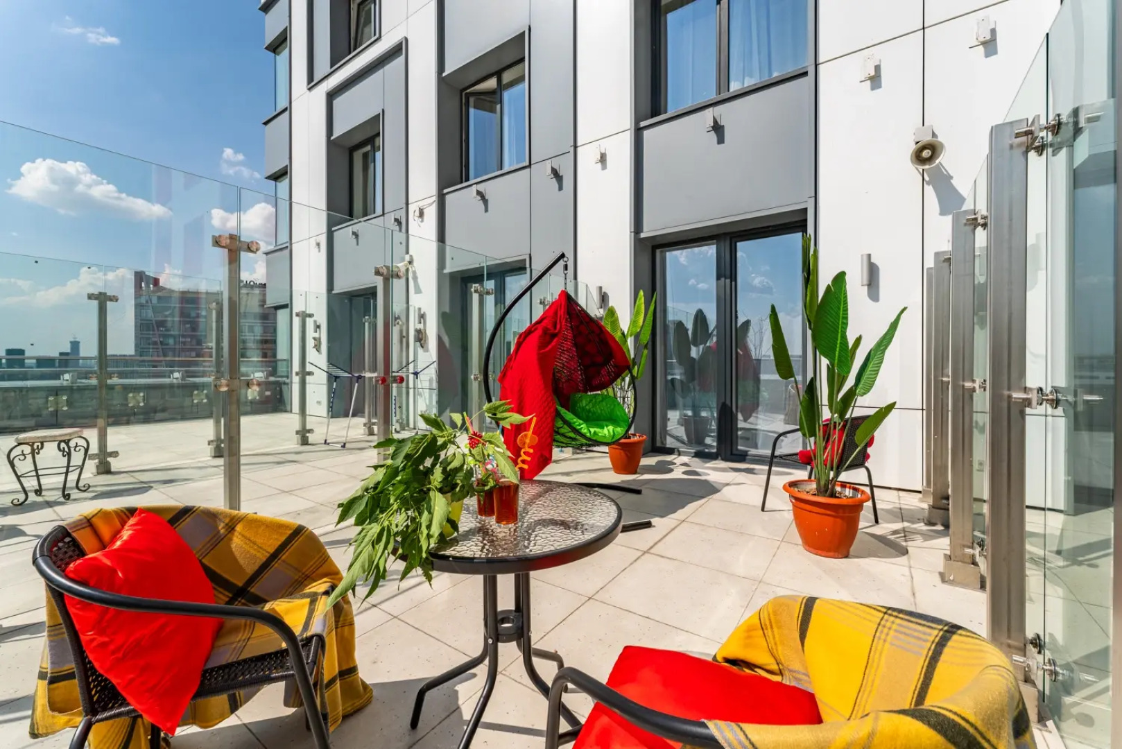 Апартаменты с личной террасой около острова мечты метро Технопарк