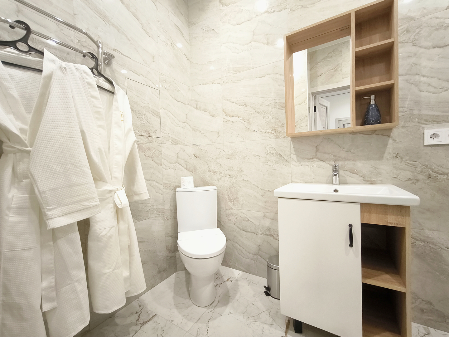 Квартира с большим телевизором и шикарным видом на реку Кубань 2