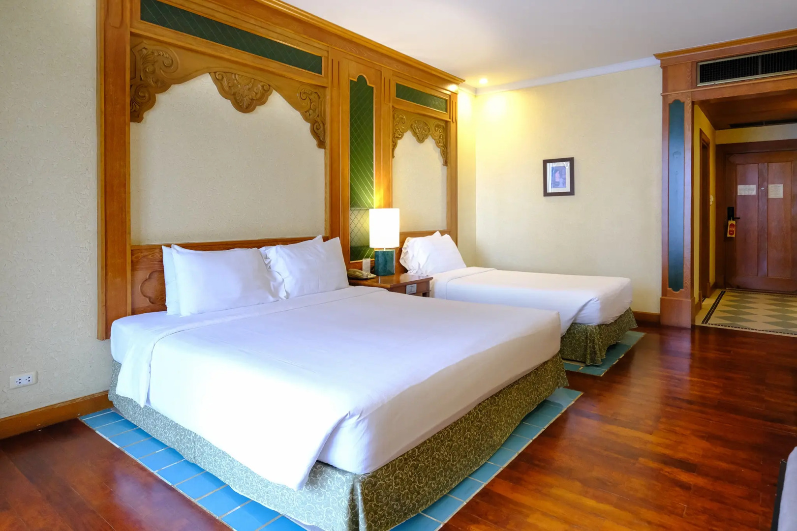 Отель Long Beach Garden Hotel & Pavilions