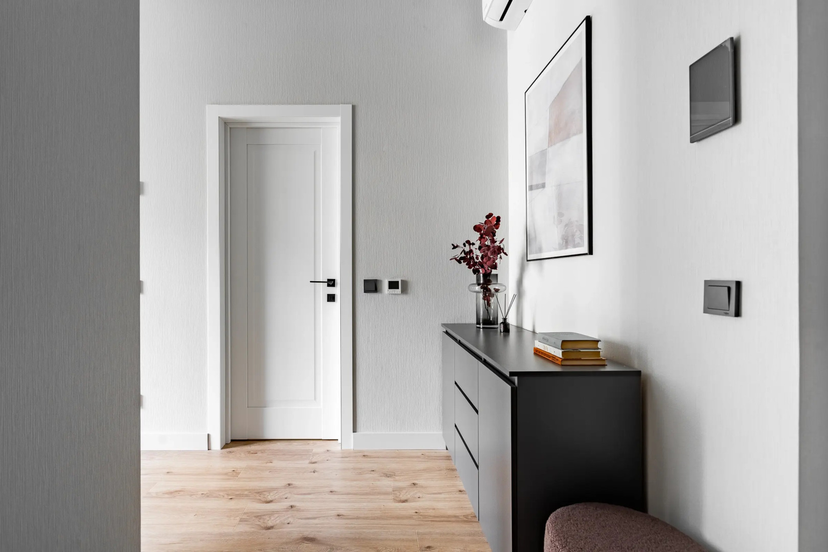 Квартира с Дизайнерским Интерьером с Террасой на Берегу Невы