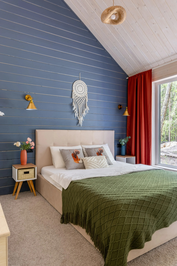 Частный дом в еловом лесу