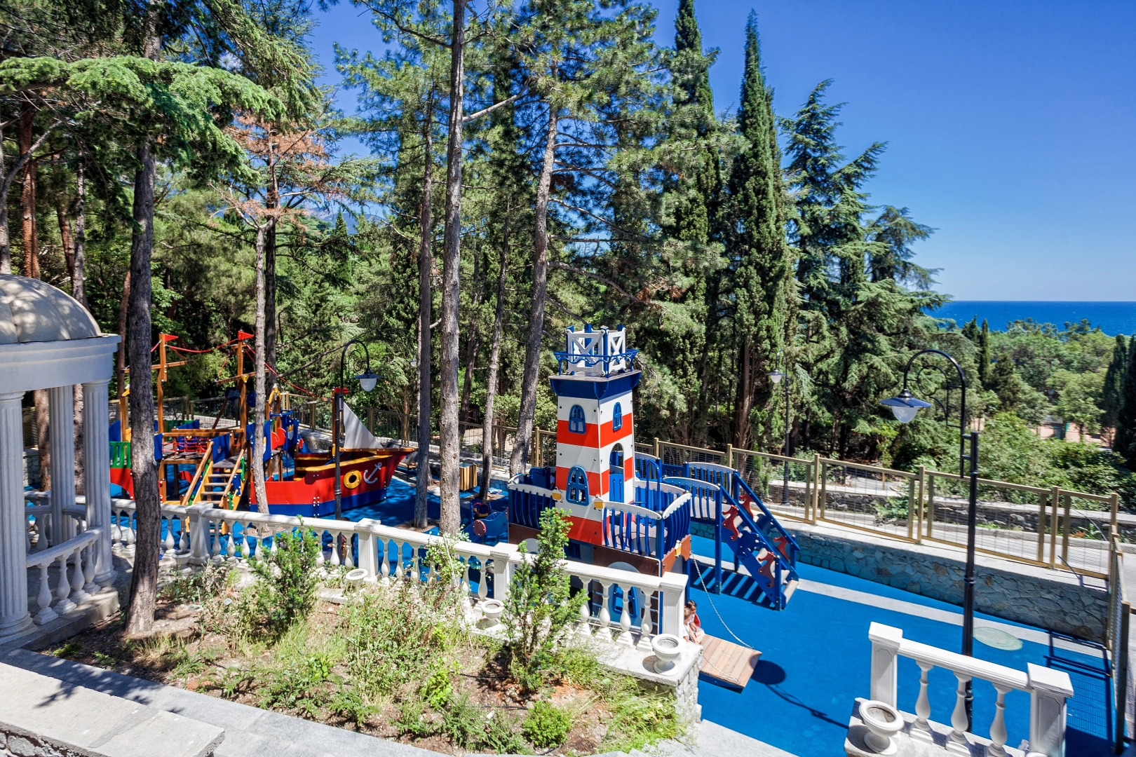 Апартаменты Зазеркалье Приморский Парк Ялта