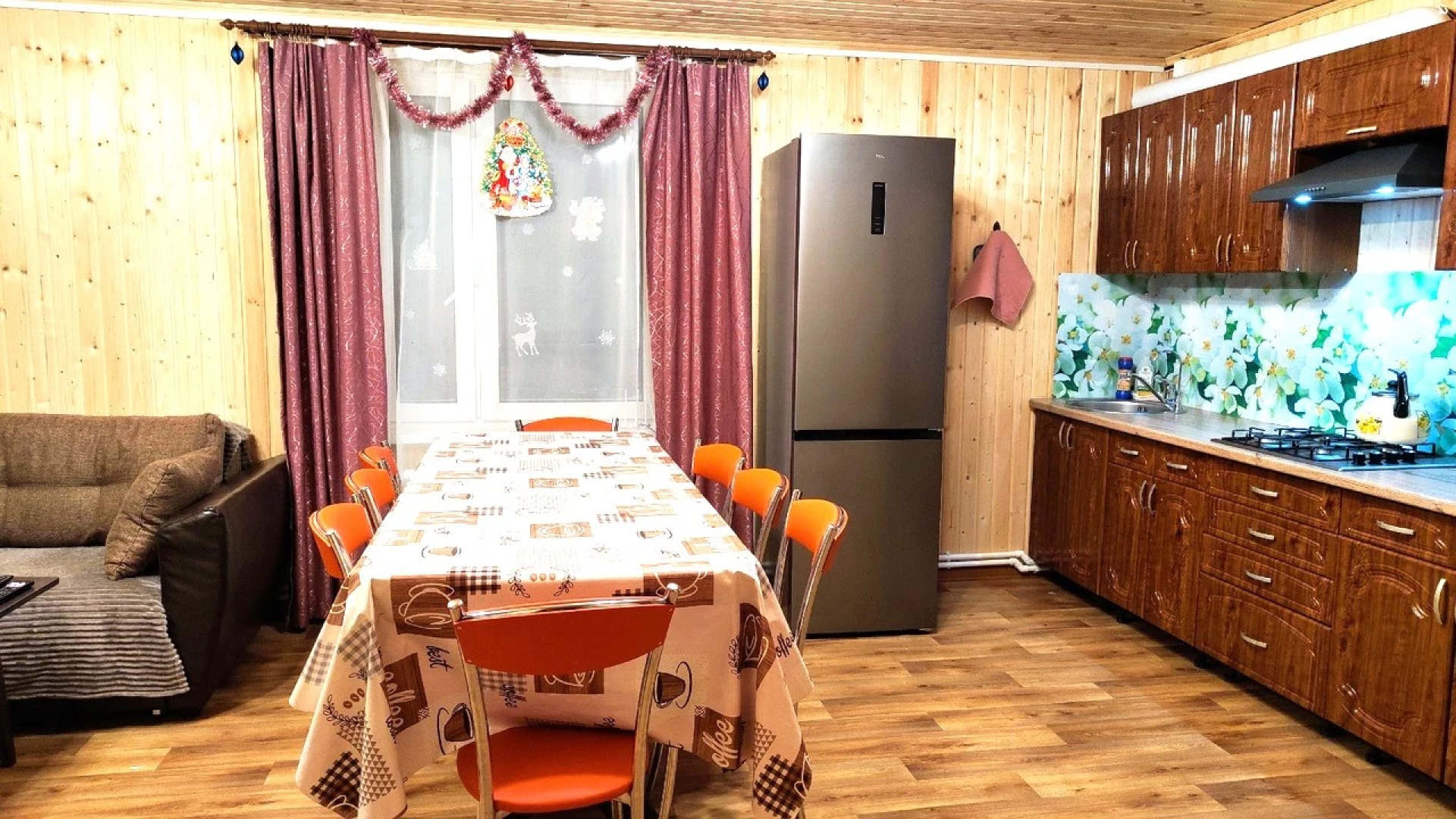 Коттедж с баней в сосновом бору у озера, рядом с турбазой Чайка