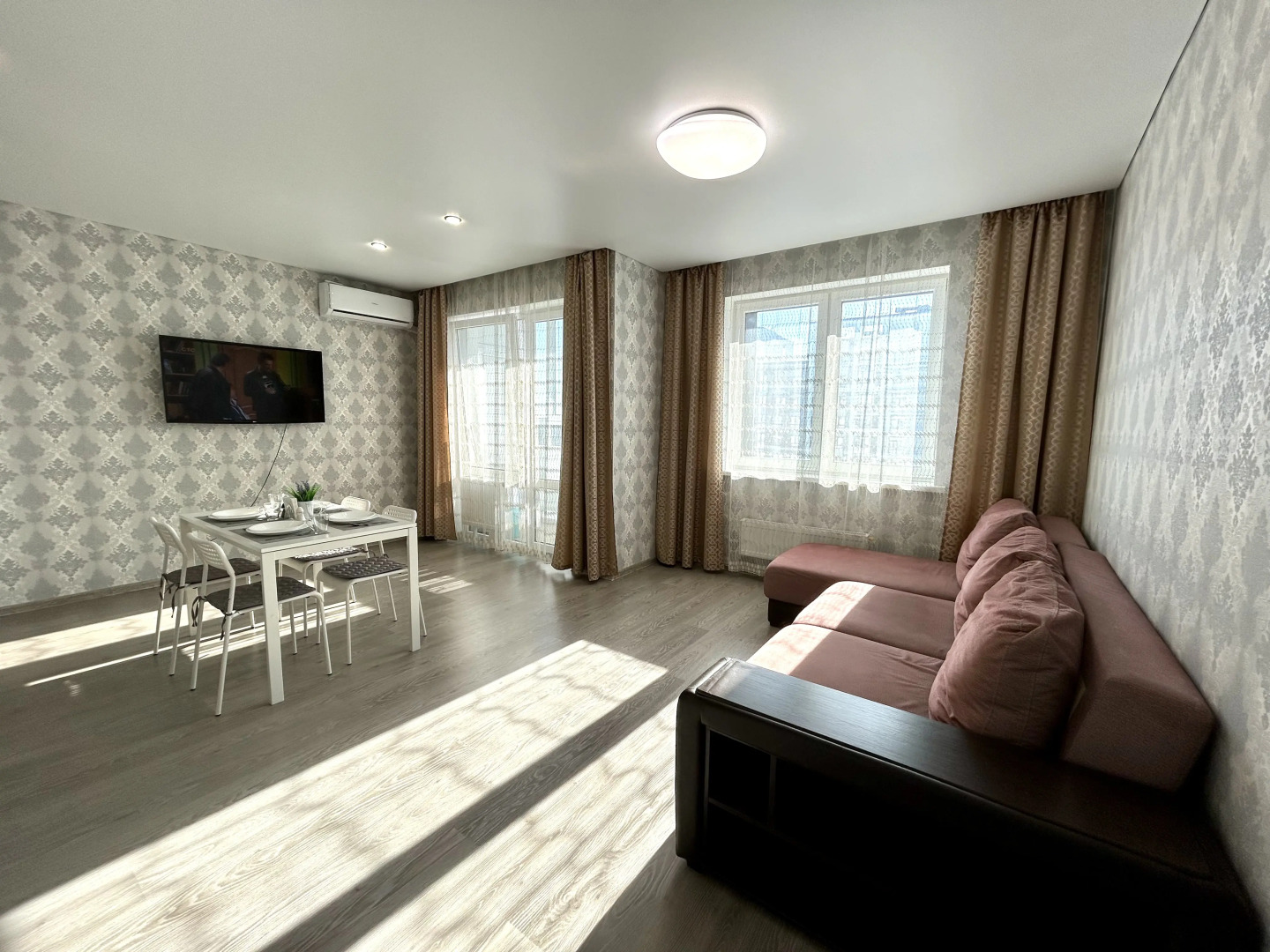 Апартаменты FSF Двухкомнатные (24 этаж) с Кофемашиной и Массажером