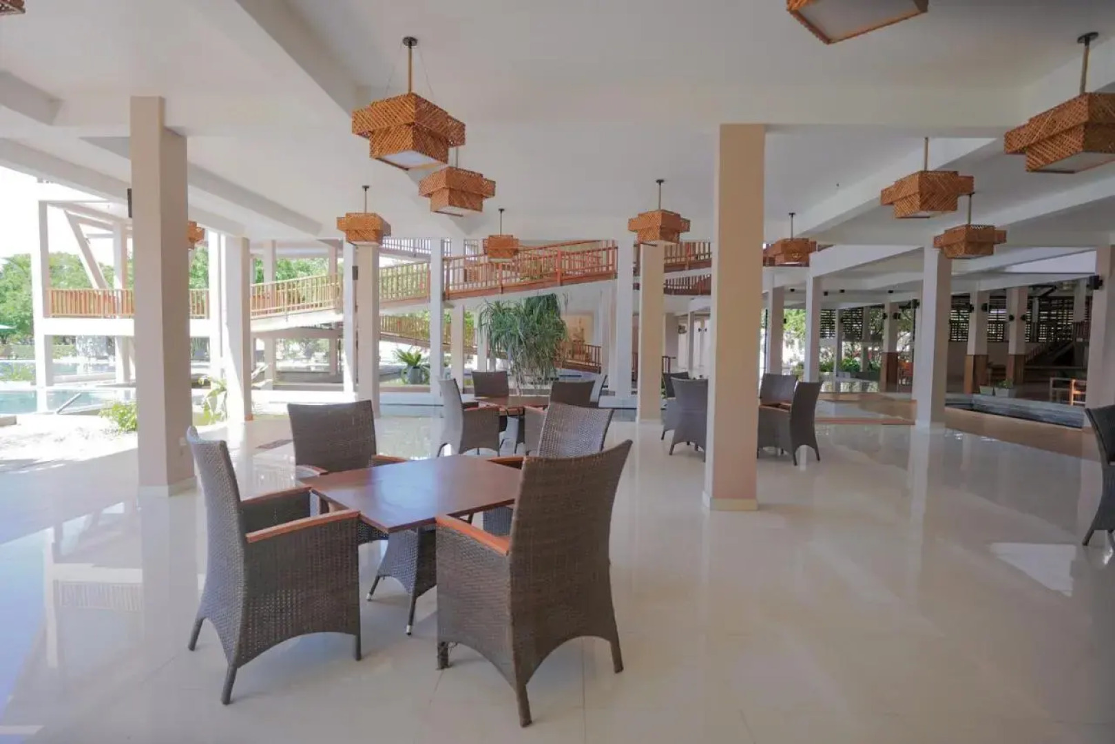 Отель Breeze Pasikudah Resort