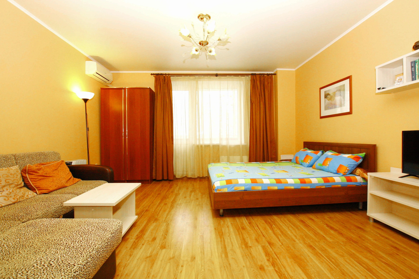 Альт Апартаменты студио с 2 спальнями (003)