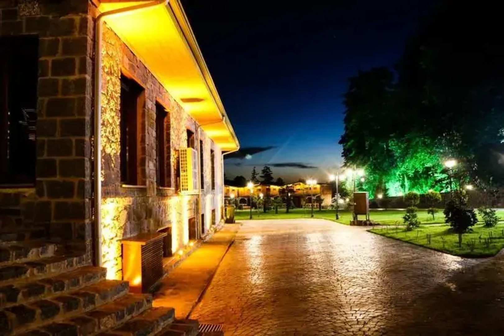 Teona Caglayan Bungalov