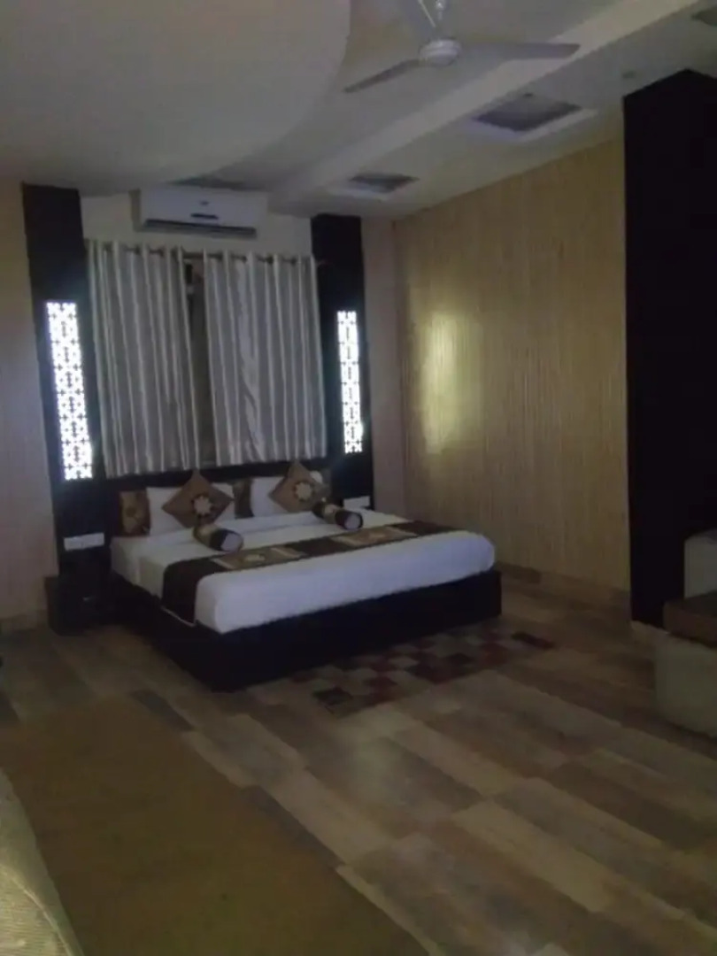 Отель Vibhav Grand