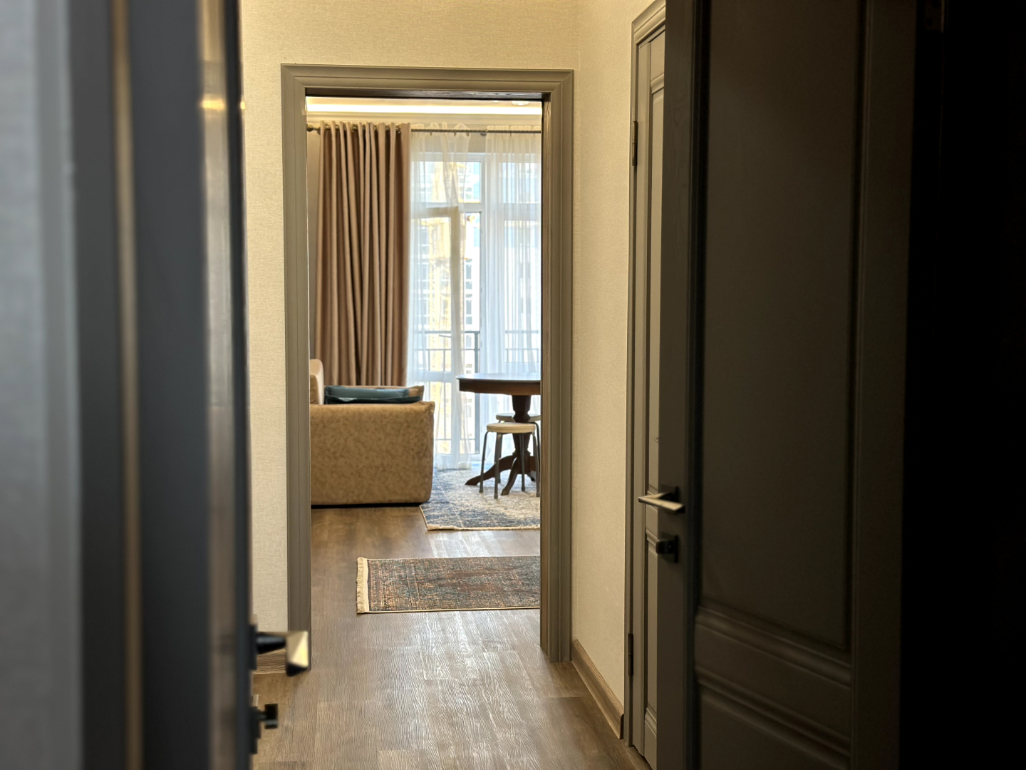 Апартаменты "Эленика" Двухкомнатая квартира в Махачкале с видом на озеро и мечеть