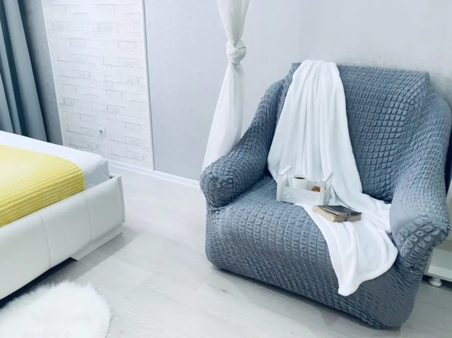 Студия Лимон возле парка и лебединого озера