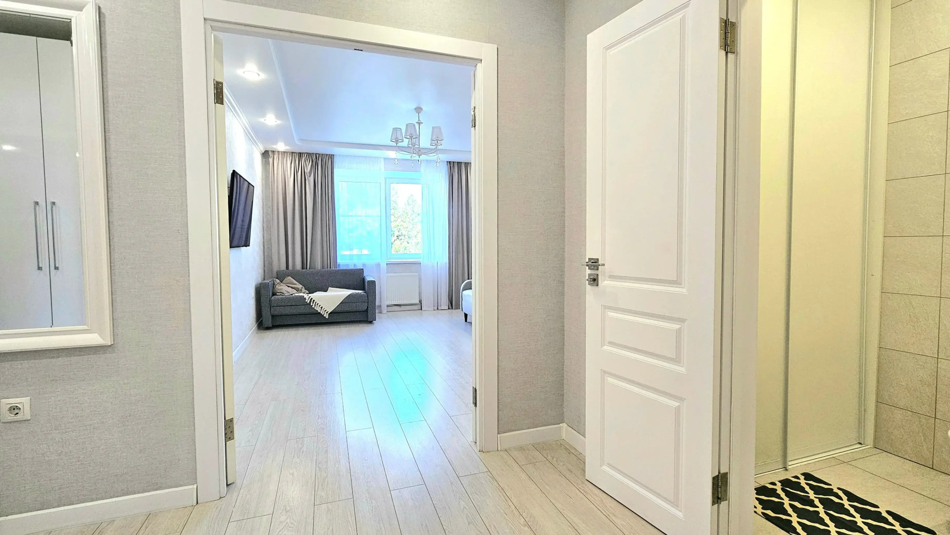 Квартира Urban Apartments 2-х комнатная рядом с метро и базой отдыха у леса