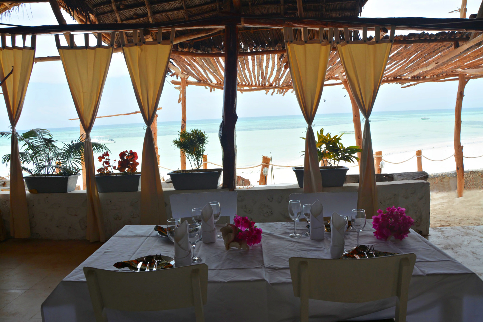 Отель Aya Beach Bungalows