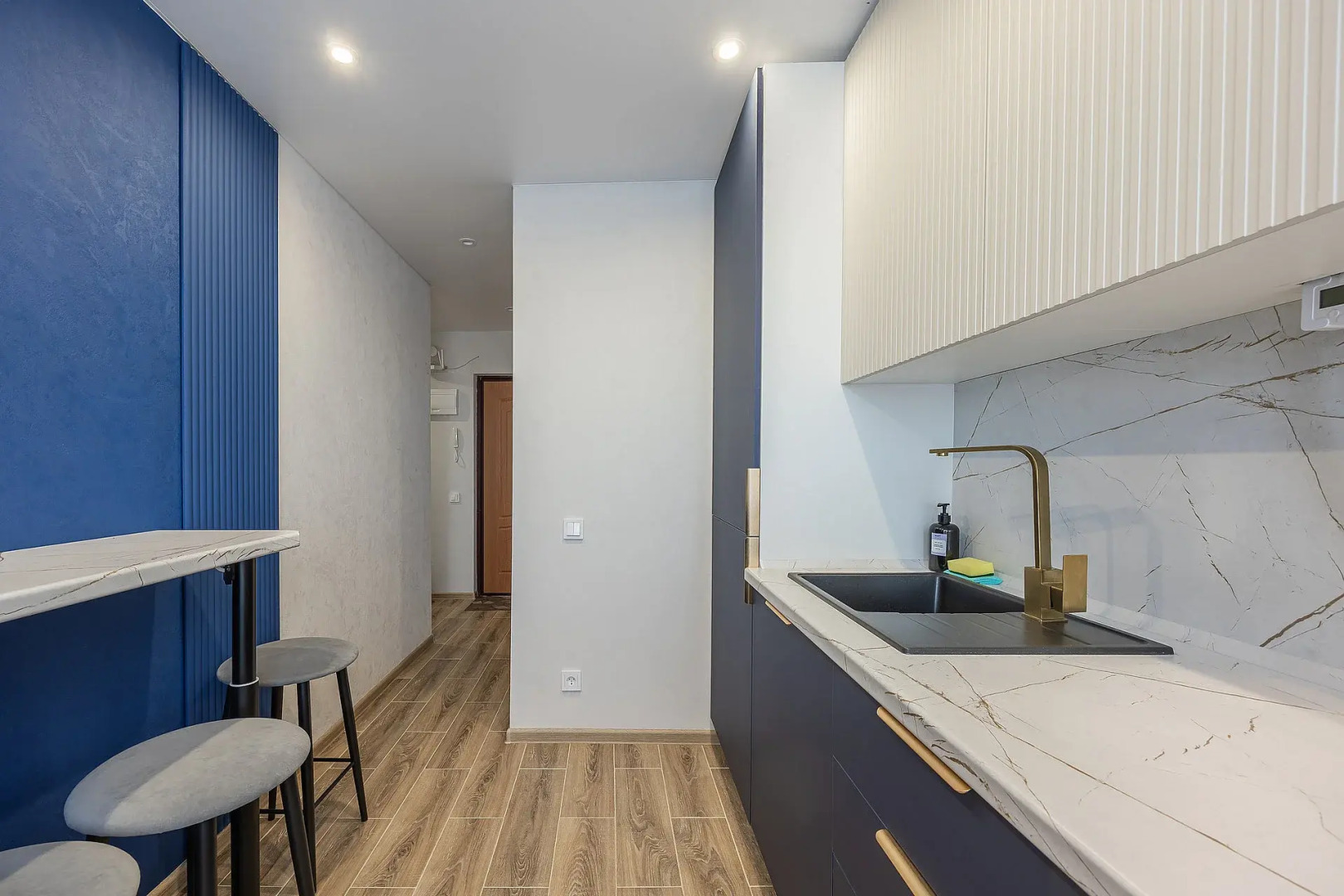 Апартаменты улучшенные, в центре города, с тремя спальнями