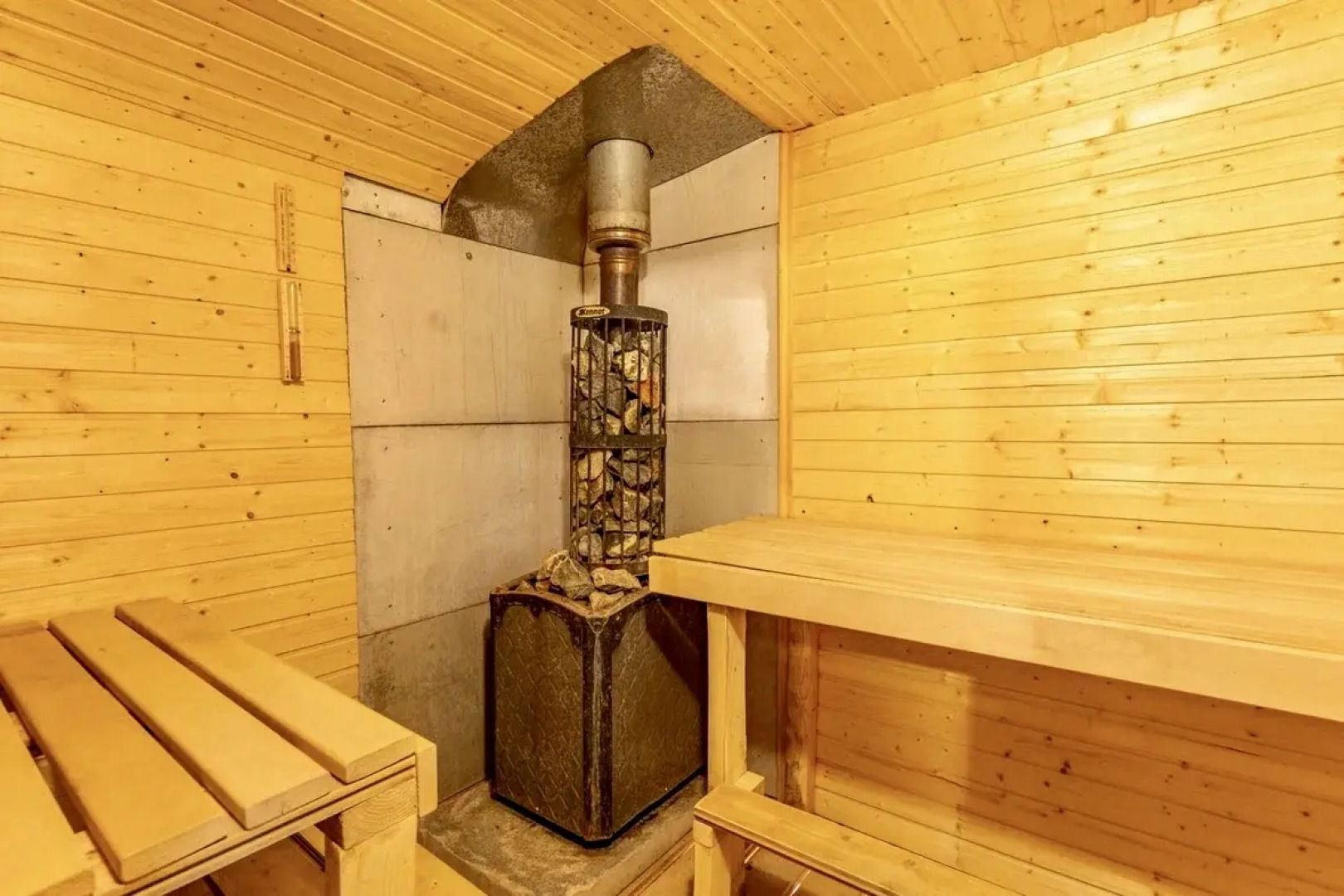 Частный Дом с Бассейном в Стиле Афрейм с Баней и Чаном