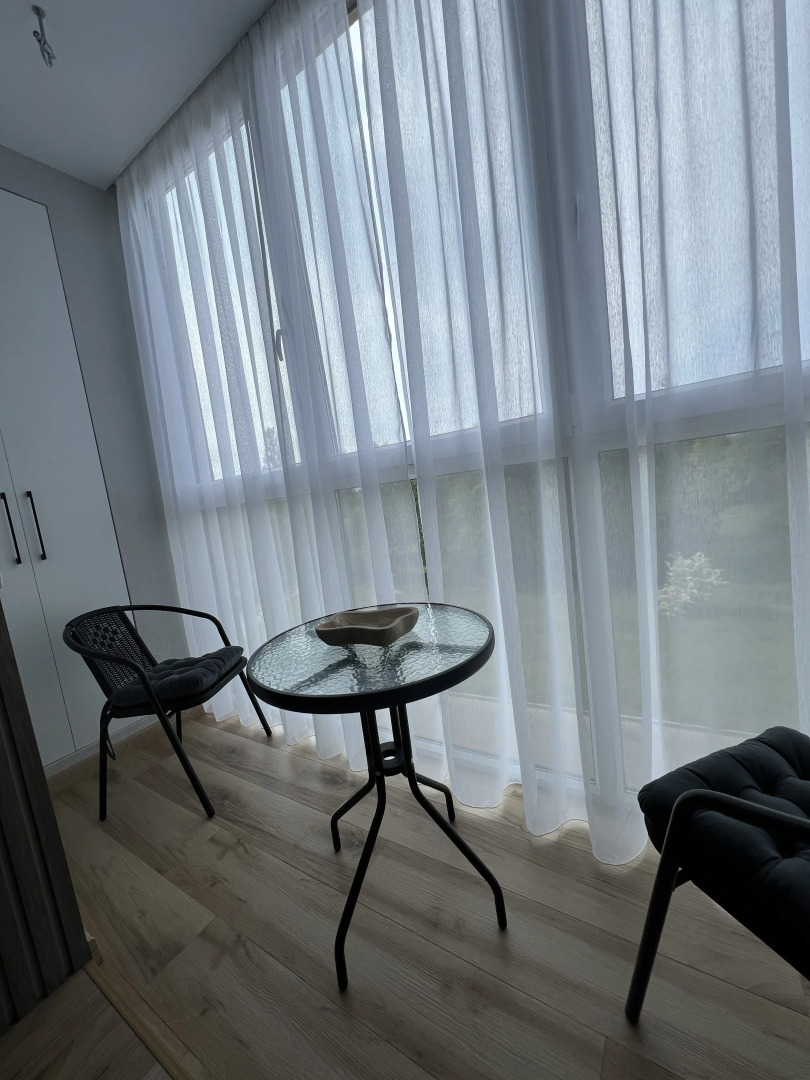 Квартира Сдается уютная двухкомнатная квартира в тихом спальном районе в новом ЖК у моря.