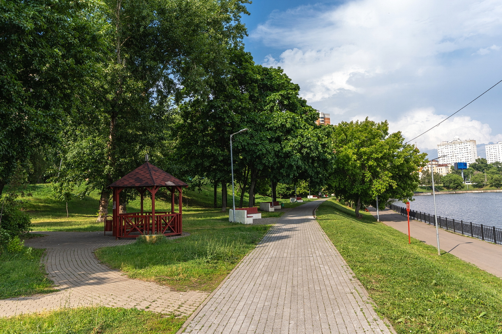 Апартаменты ДВА ГОРОДА - На набережной у Острова мечты и Технопарка