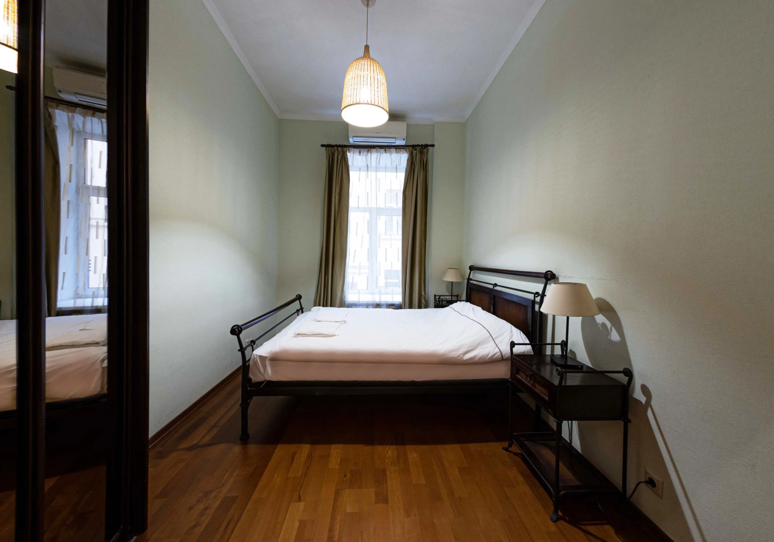 Апартаменты у Эрмитажа (Большая Конюшенная ул., 13)