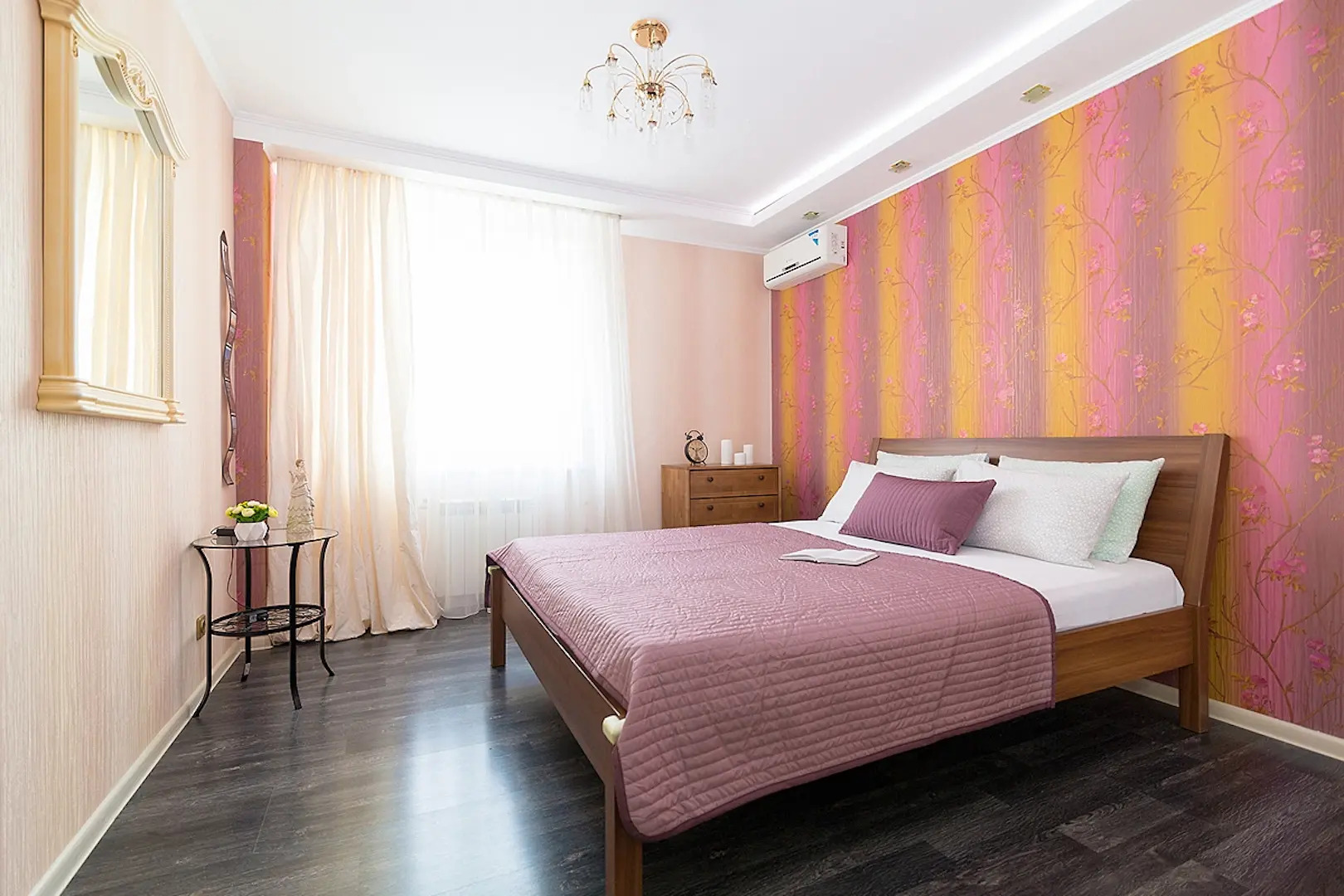 Апартаменты двухкомнатные с видом на Волгу на ул.К.Маркса 44, м.Стрелка. Сова-Дом