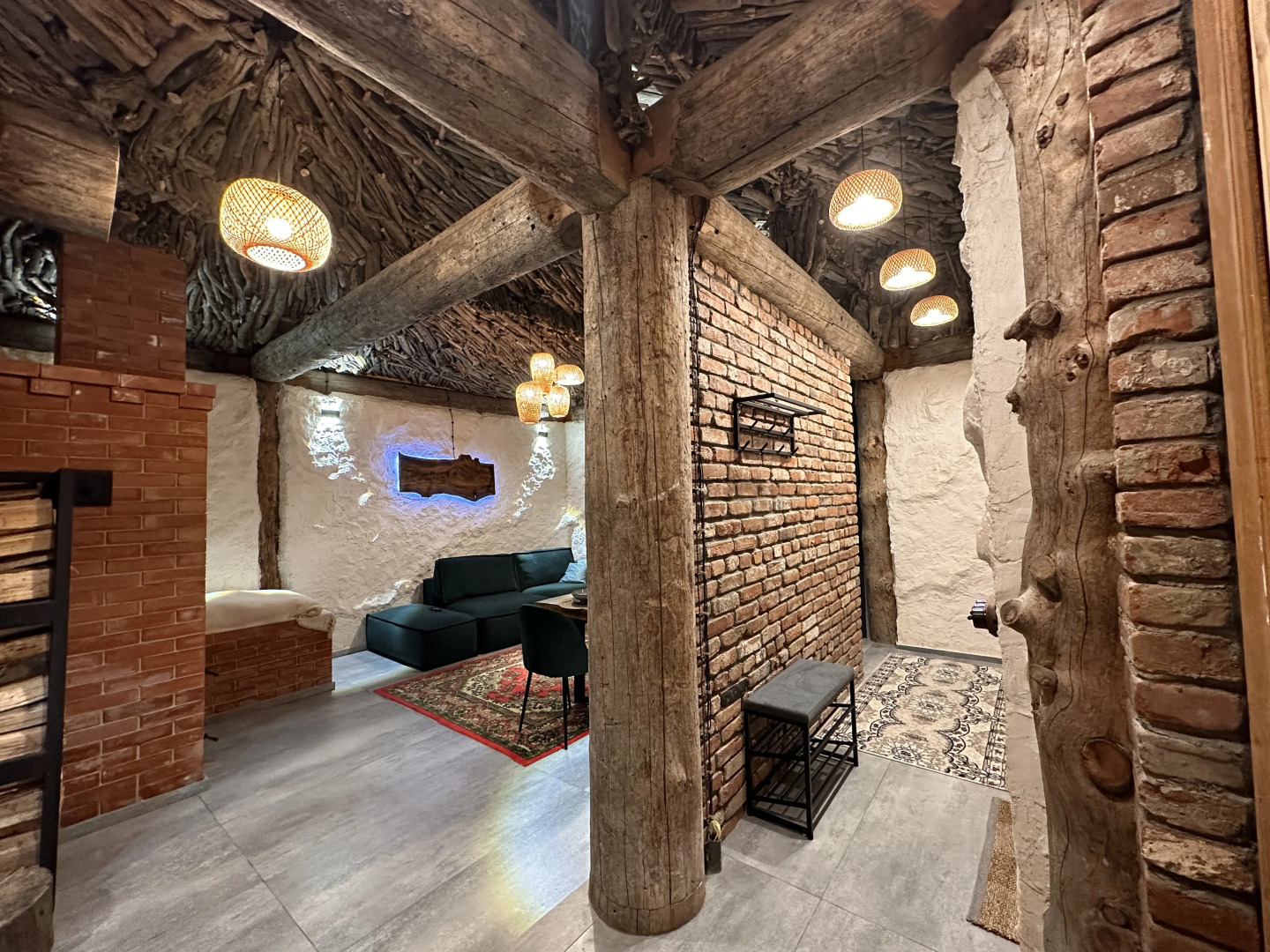 Частный дом гнѣздо с камином и двумя спальнями