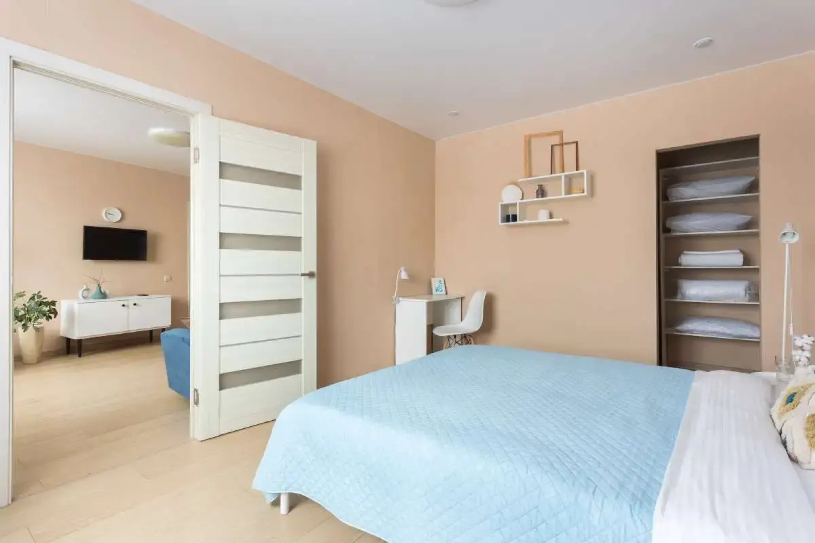 Апартаменты двухкомнатные с Видом на Привокзальную Площадь Hygge Karelia