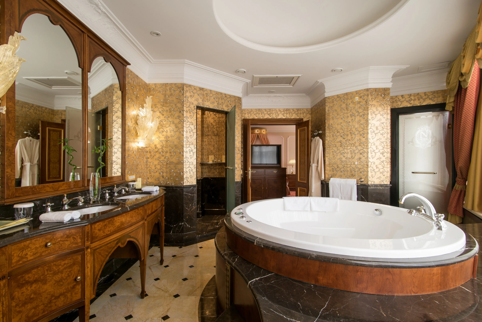 Отель Nobil Luxury