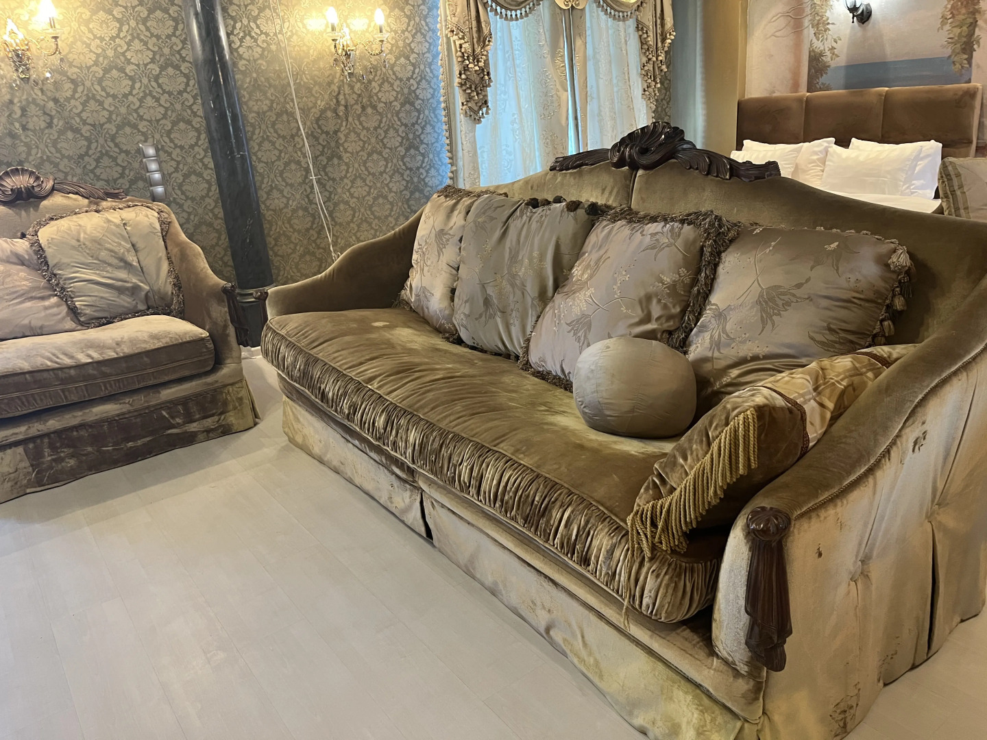 Частный дом с бассейном, сауной и камином