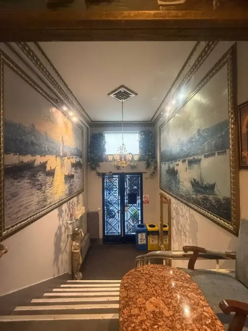 Апартаменты 3BR Flat Old Style 4AC Terrace, Metro