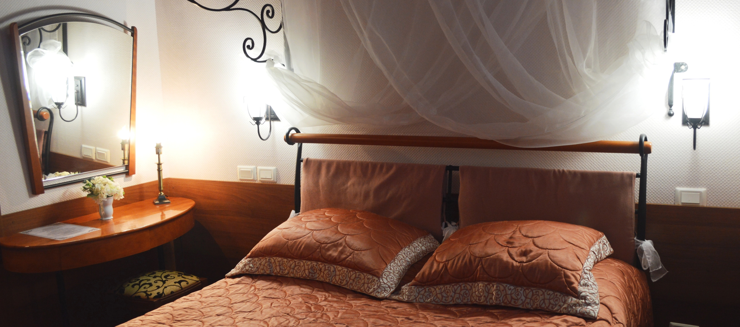 Отель Моника