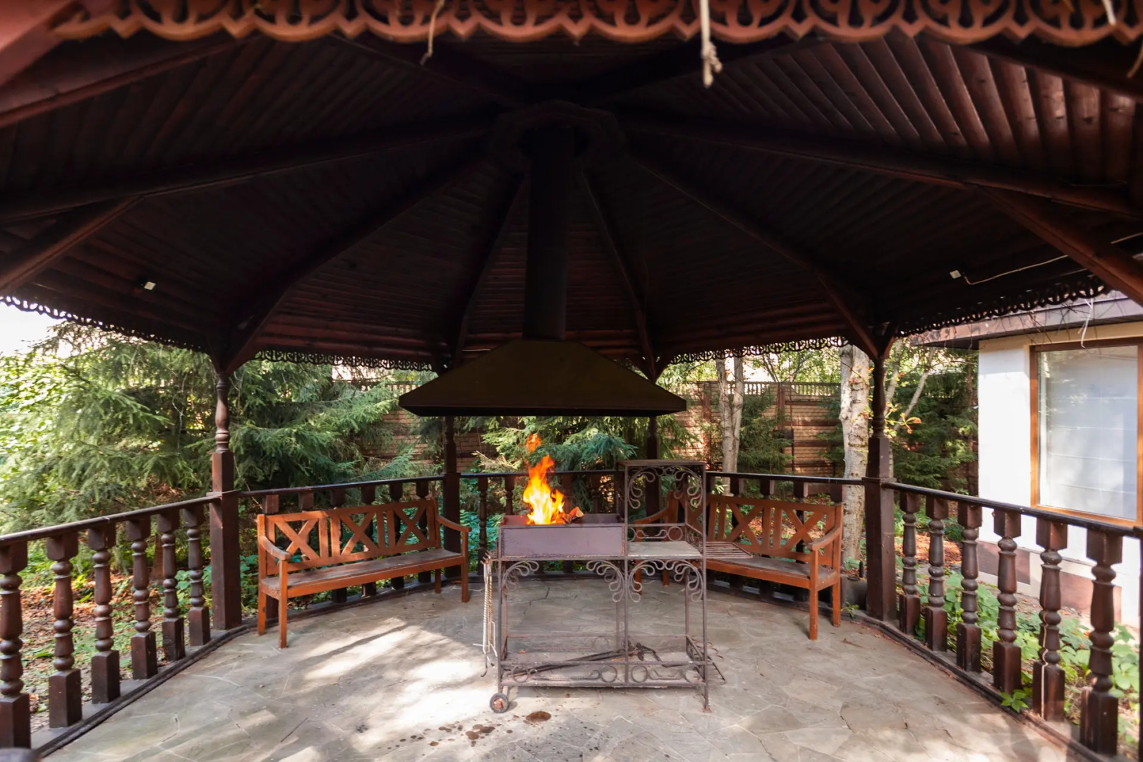 Частный Дом Huse Звезда 2000 с Cобственным Лесом и Чайным домиком