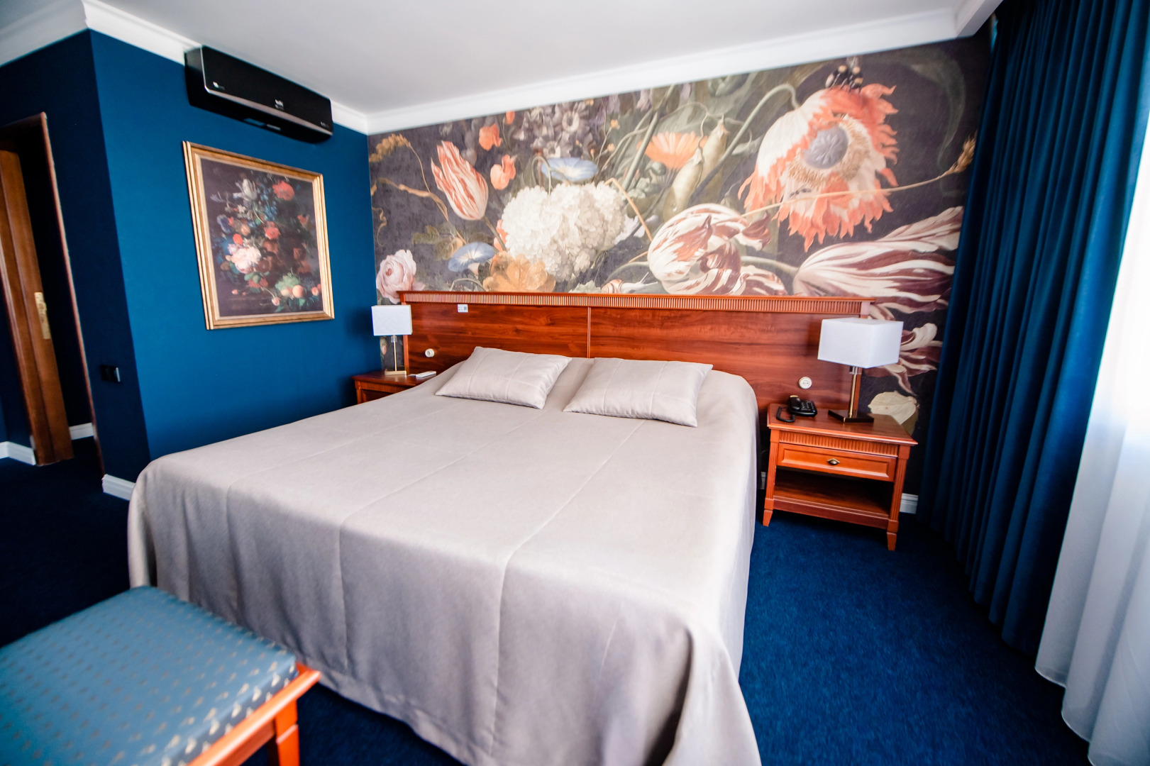 Отель Президент-отель Дис