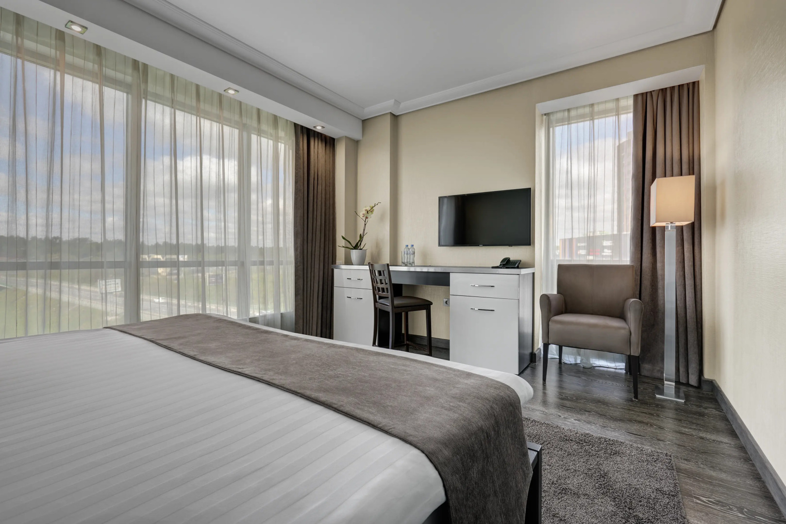 Отель Астро Плаза