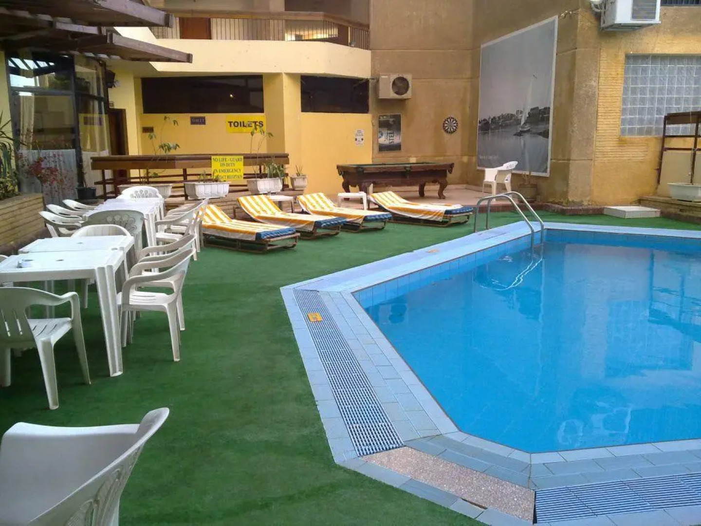 Отель Gaddis Hotel, Suites and Apartments