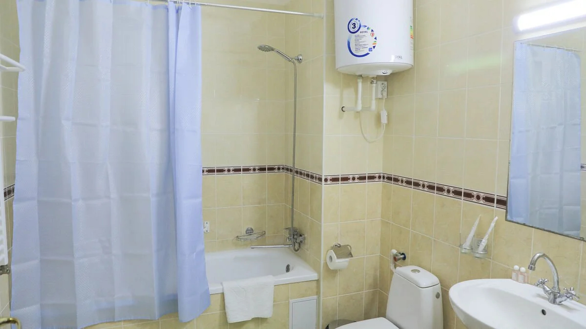 Отель Maqom Plaza