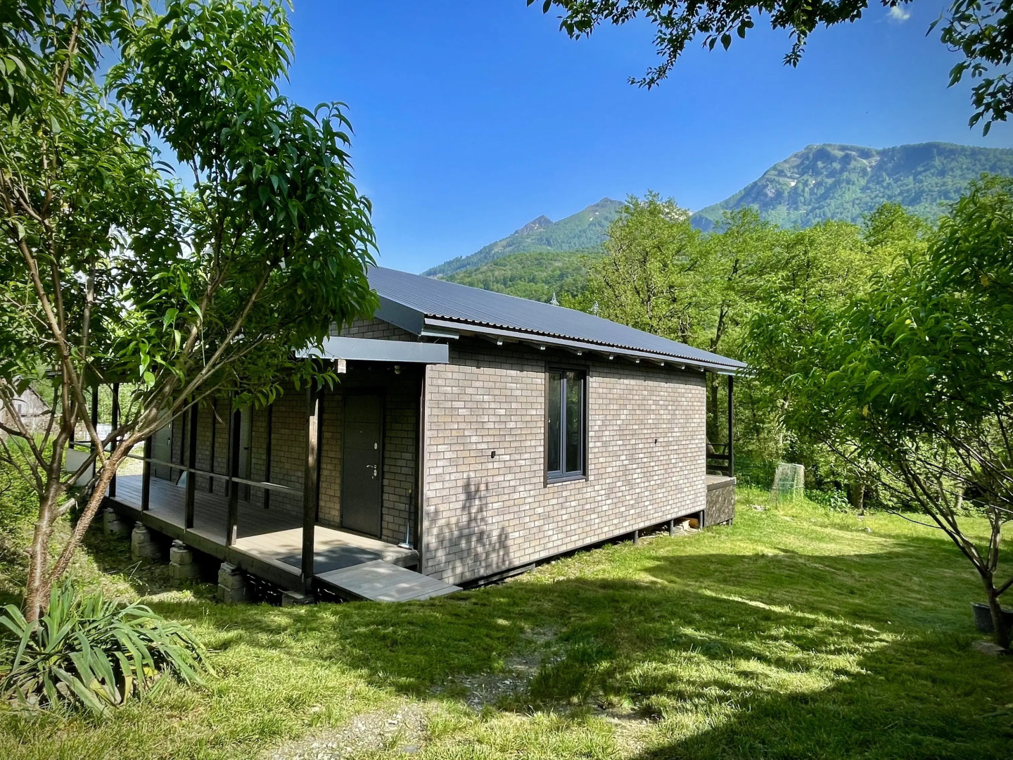 Частный дом с террасой