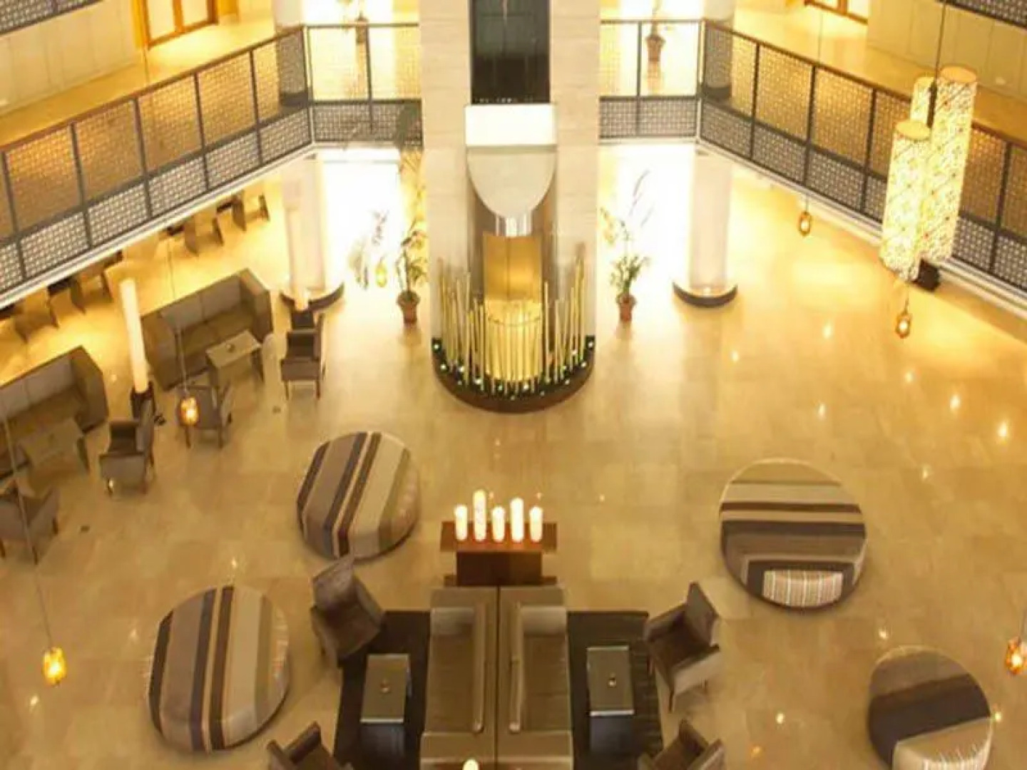 Отель Radisson Blu Dhaka Water Garden