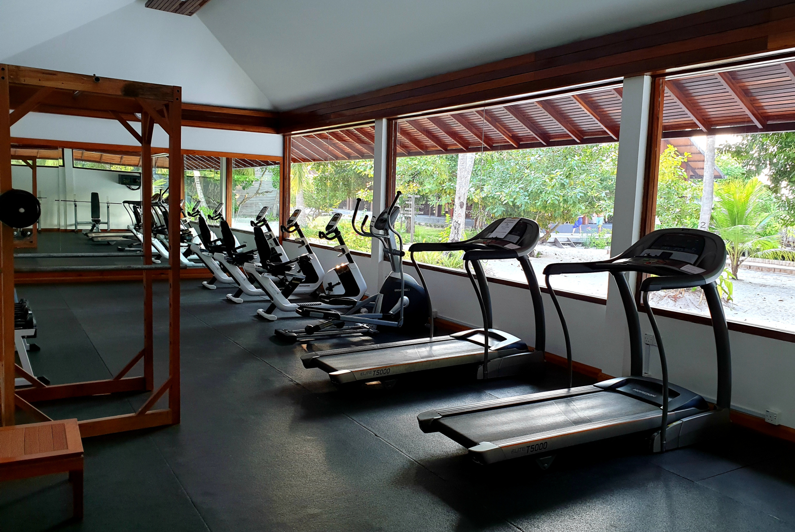 Отель The Barefoot Eco