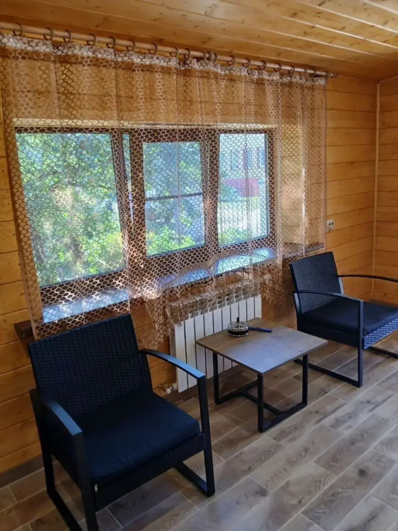 Частный Дом в Центpе Дeревни Взвад