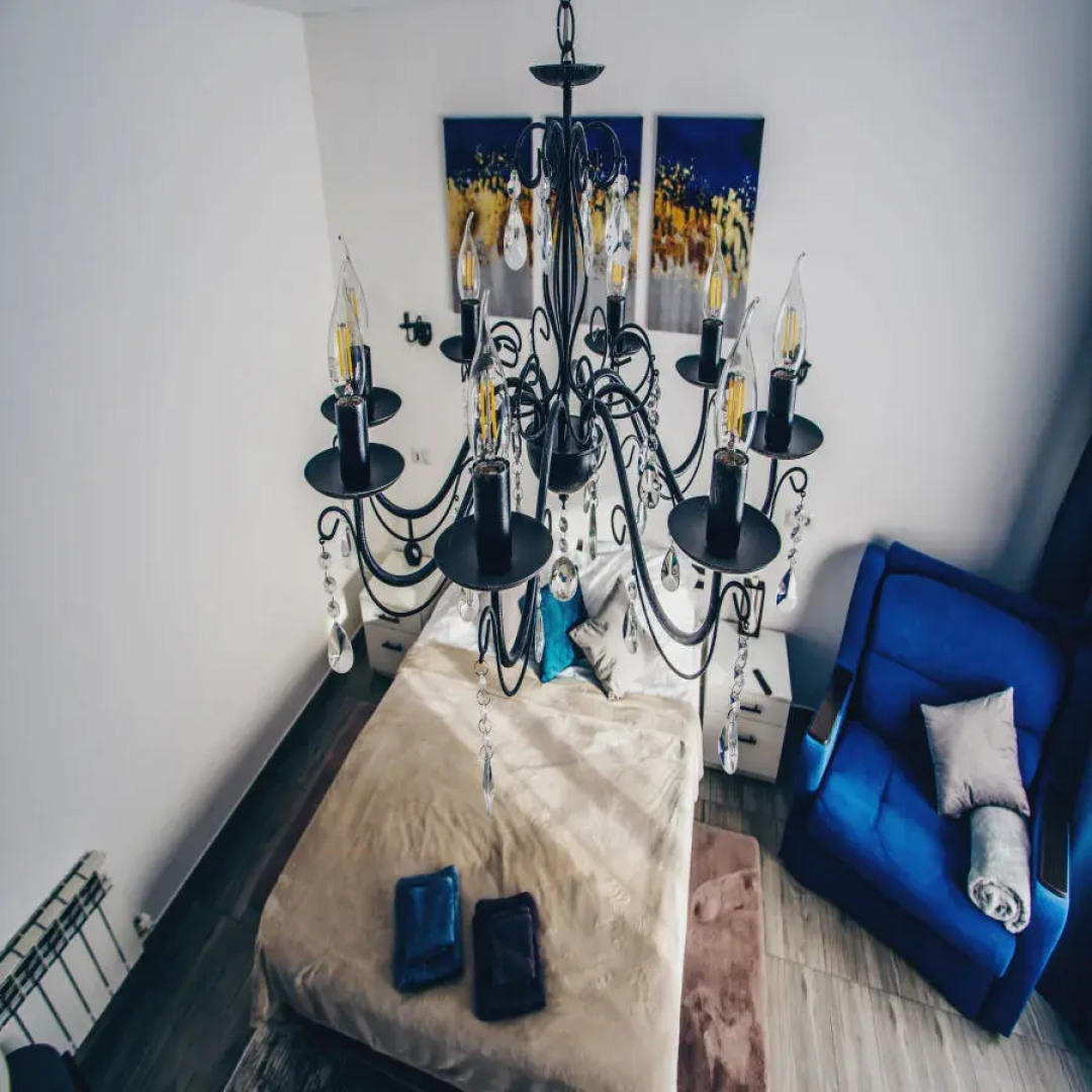 Частный дом за городом Монотель синий дом