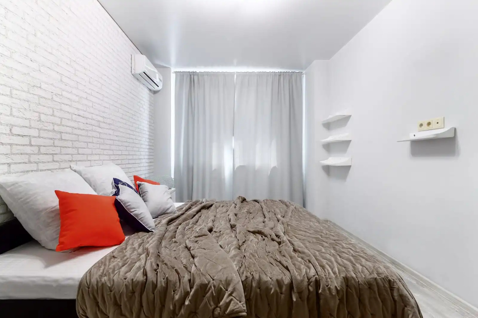 Квартира на Венеры 21