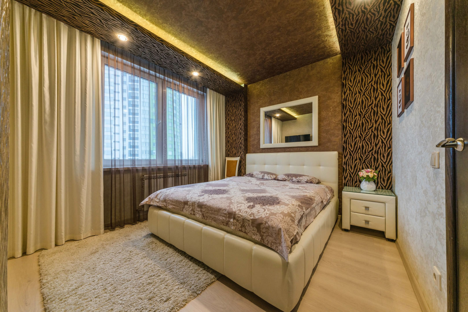 Апартаменты 3-комнатные HomeApart Скрыганова, 4Б