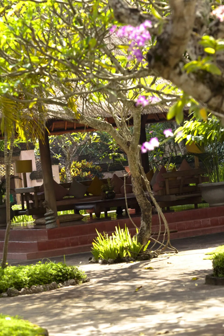 Отель La Taverna Suites